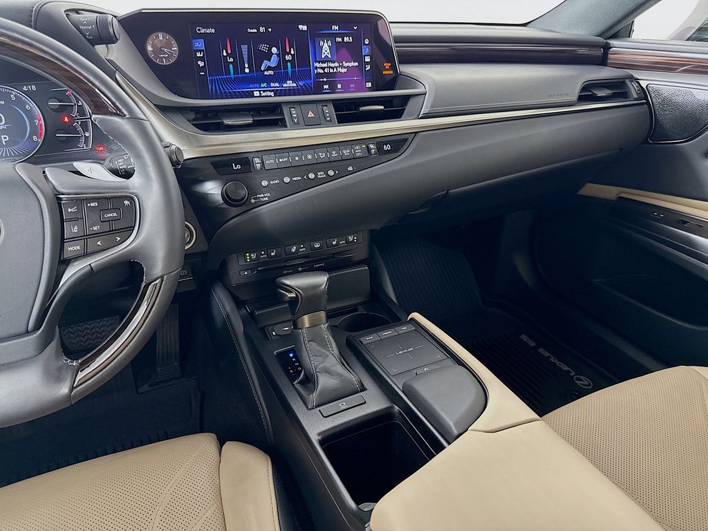 Thumbnail: 2019 Lexus ES - 24