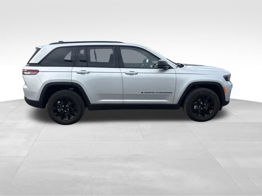 Used 2025 Jeep Grand Cherokee SUV