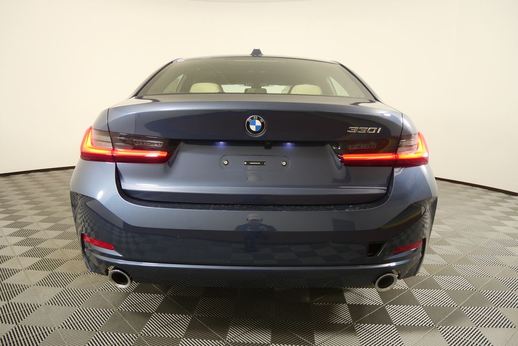 Thumbnail: 2026 BMW 3 Series - 4