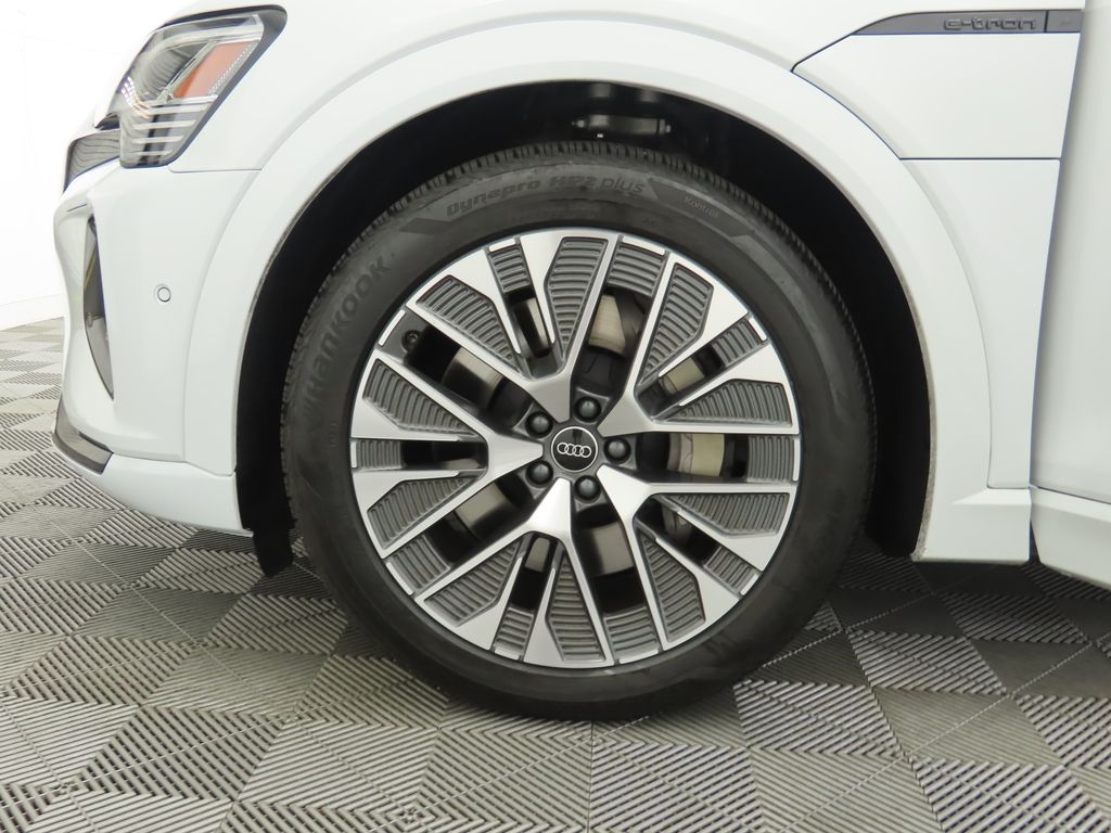 Thumbnail: 2024 Audi Q8 e-tron - 31