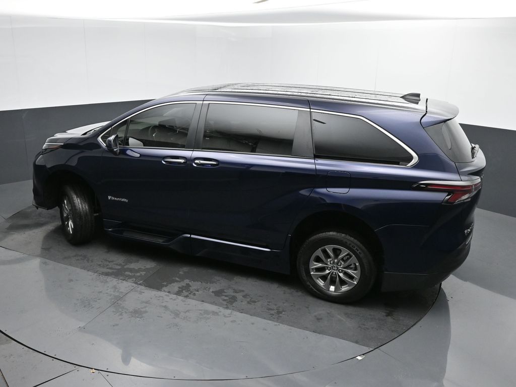 2024 Toyota Sienna XLE