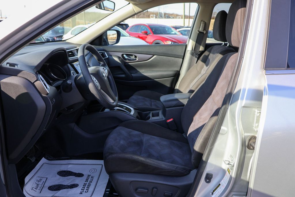 2015 Nissan Rogue SV 4