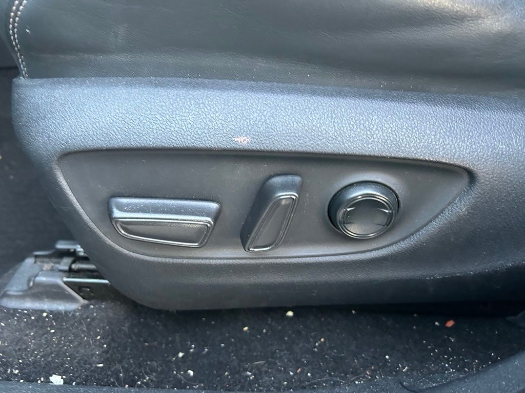 Thumbnail: 2021 Toyota RAV4 - 16