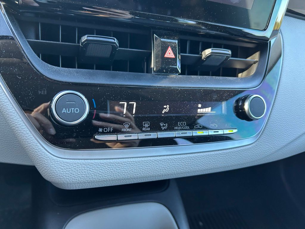 Thumbnail: 2025 Toyota Corolla - 25