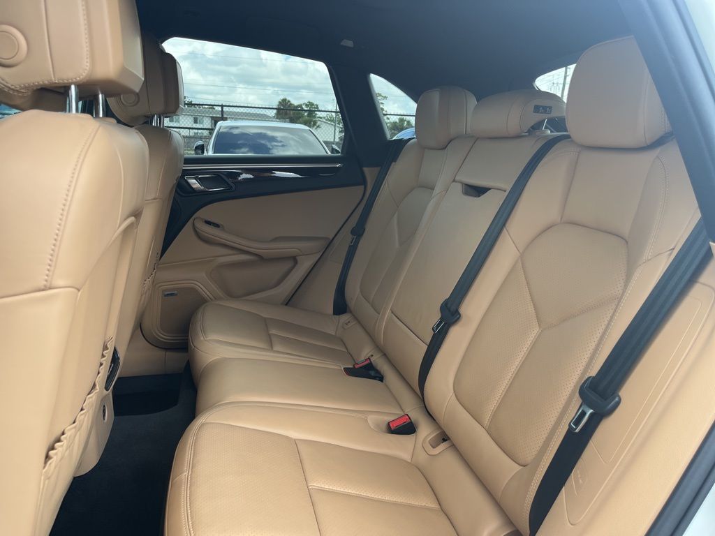 Thumbnail: 2017 Porsche Macan - 3