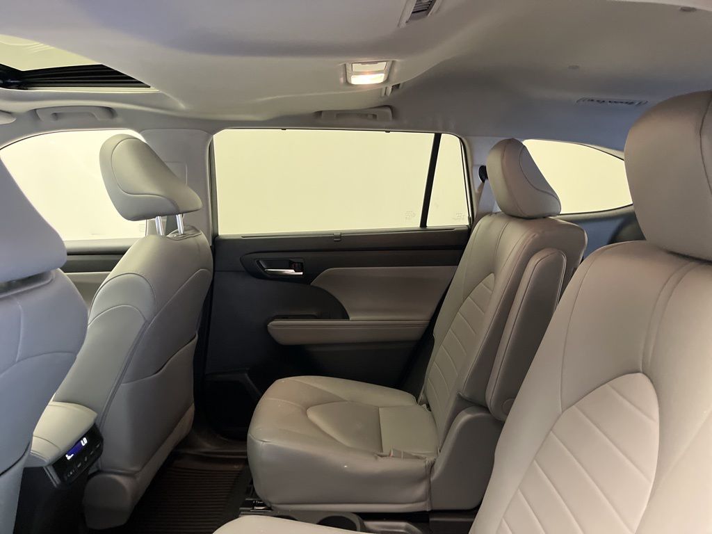Thumbnail: 2023 Toyota Highlander - 23