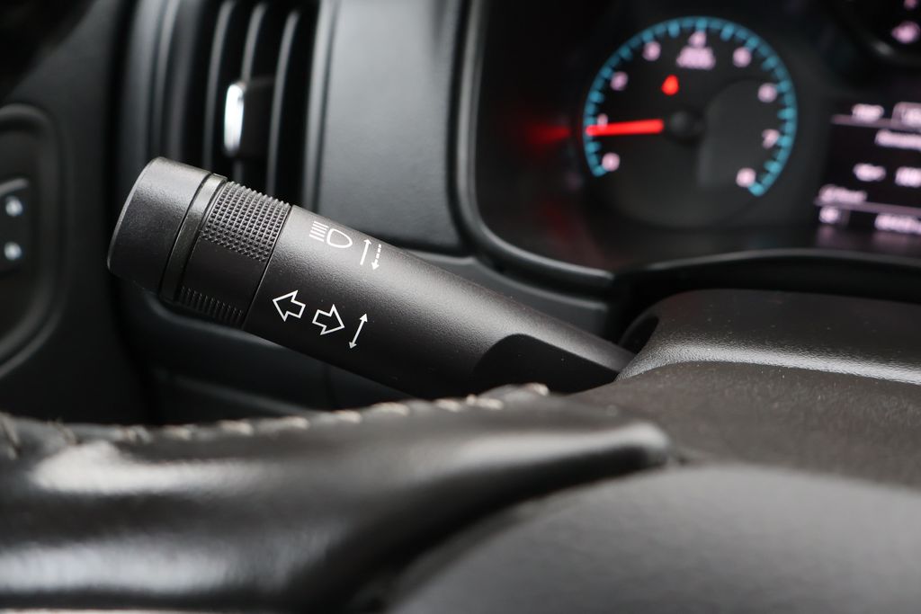 Thumbnail: 2022 Chevrolet Colorado - 24