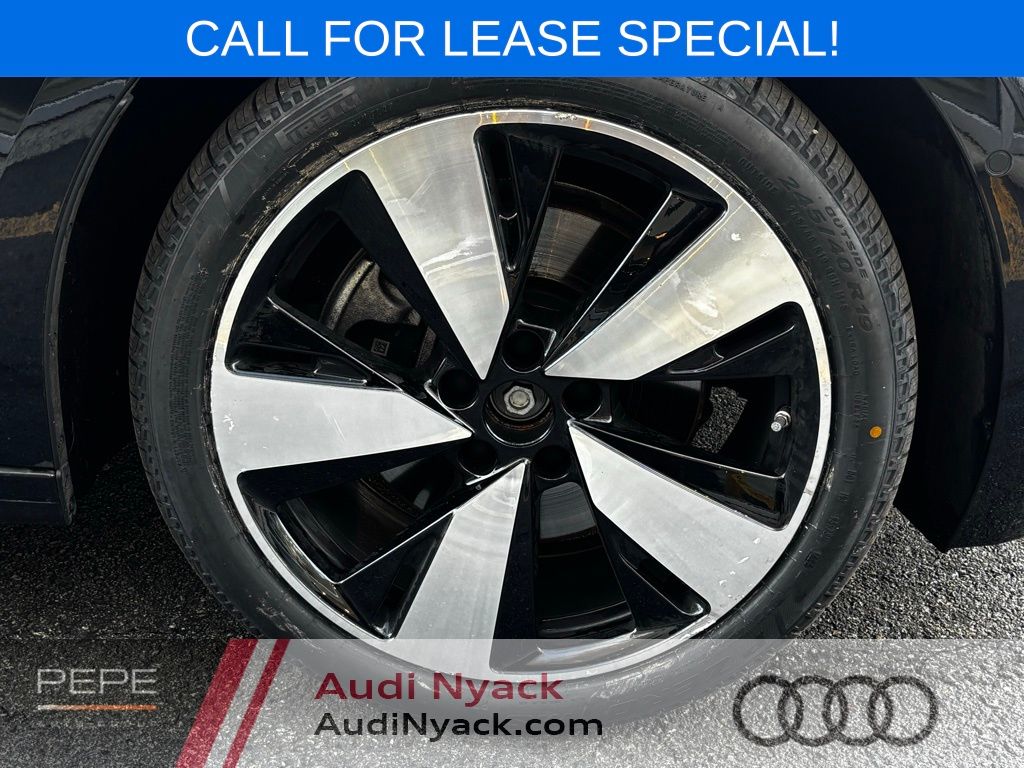 Used 2025 Black Audi  image 21