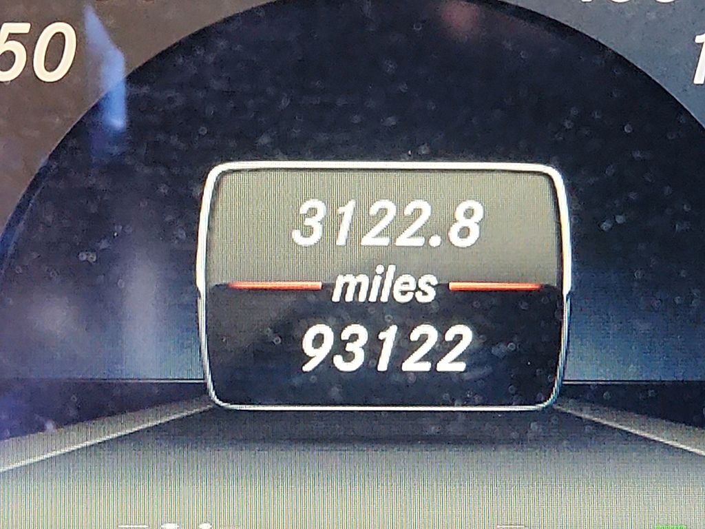 Thumbnail: 2014 Mercedes-Benz E-Class - 22