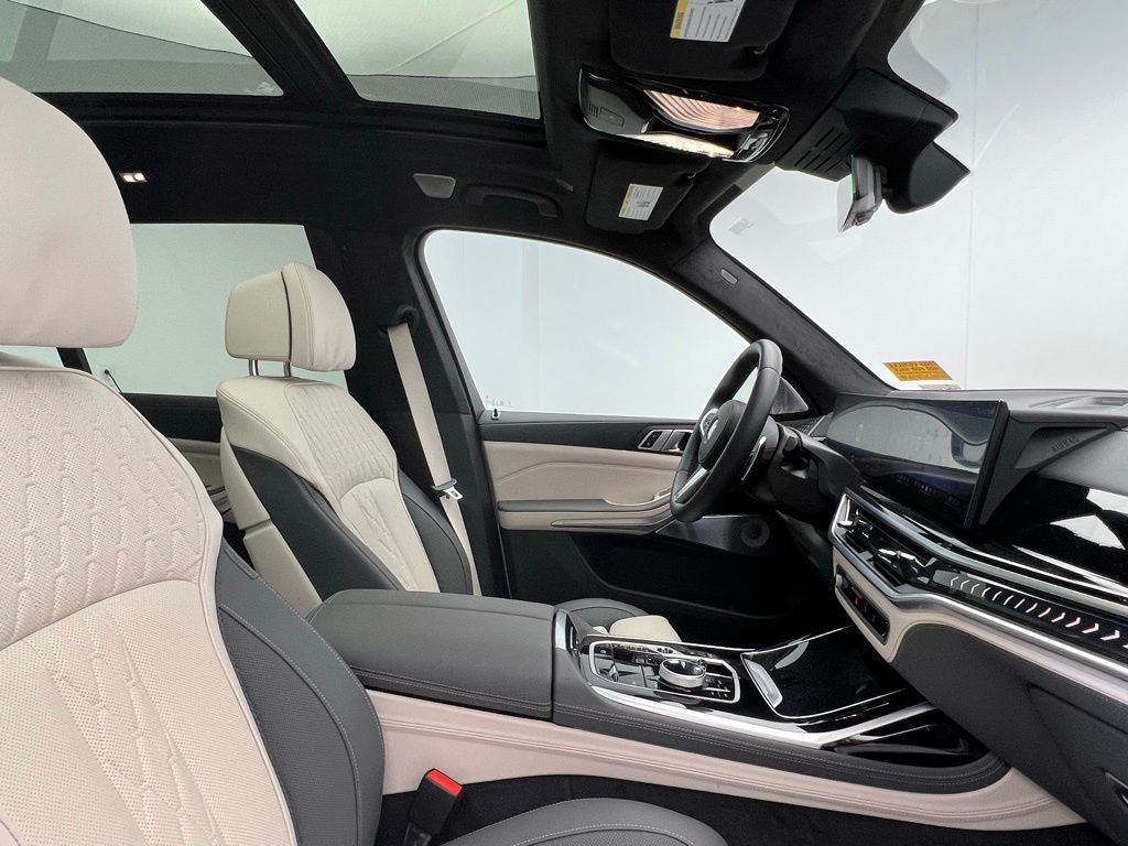Thumbnail: 2025 BMW X7 - 6