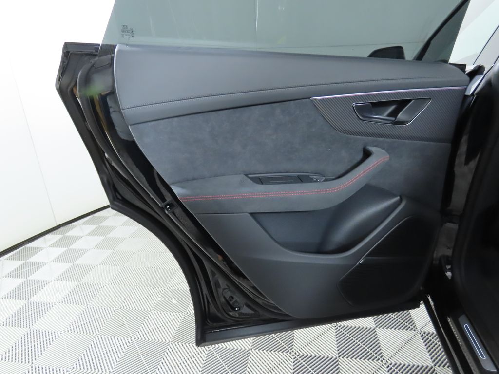 2025 Audi RS Q8 4.0T 24