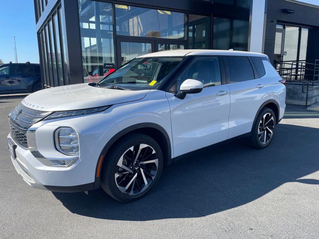 2022 Mitsubishi Outlander SE