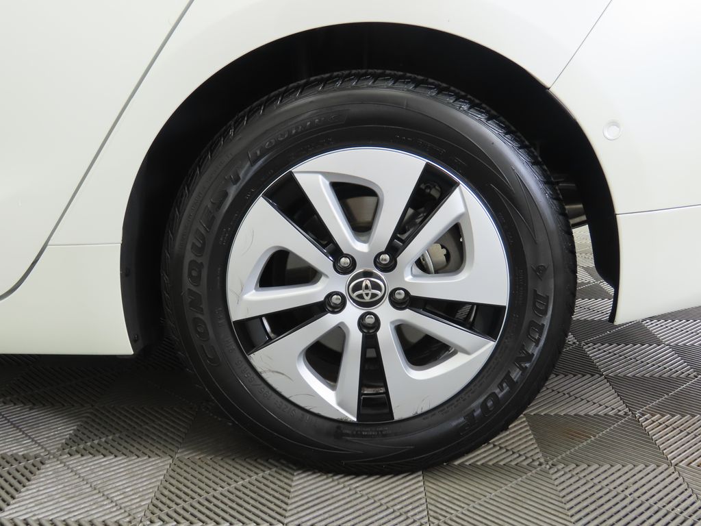 2018 Toyota Prius Four 32