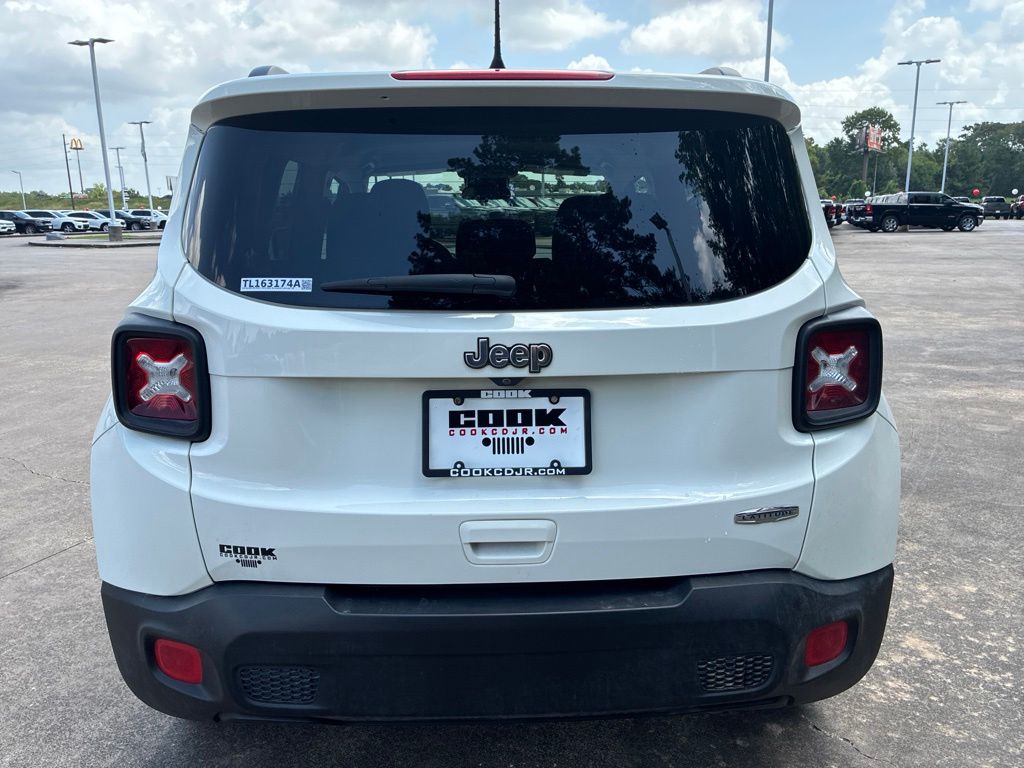2018 Jeep Renegade Latitude White at Durrett Motor Company