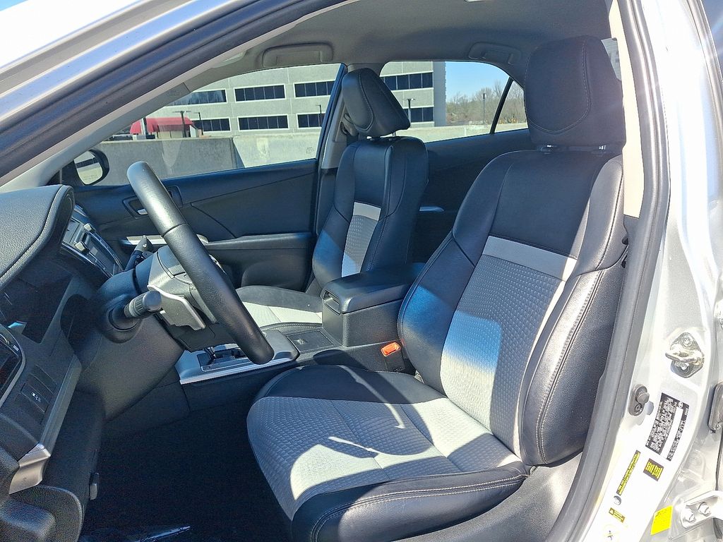 Thumbnail: 2013 Toyota Camry - 16