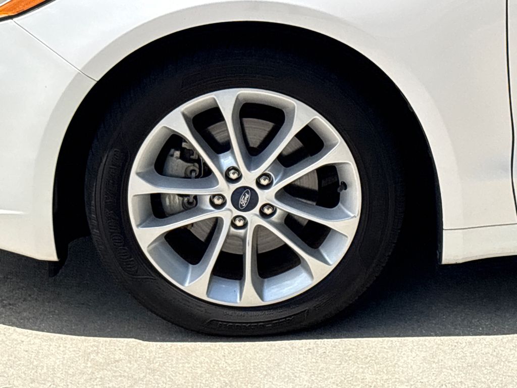 Used 2020 White Ford SE image 11