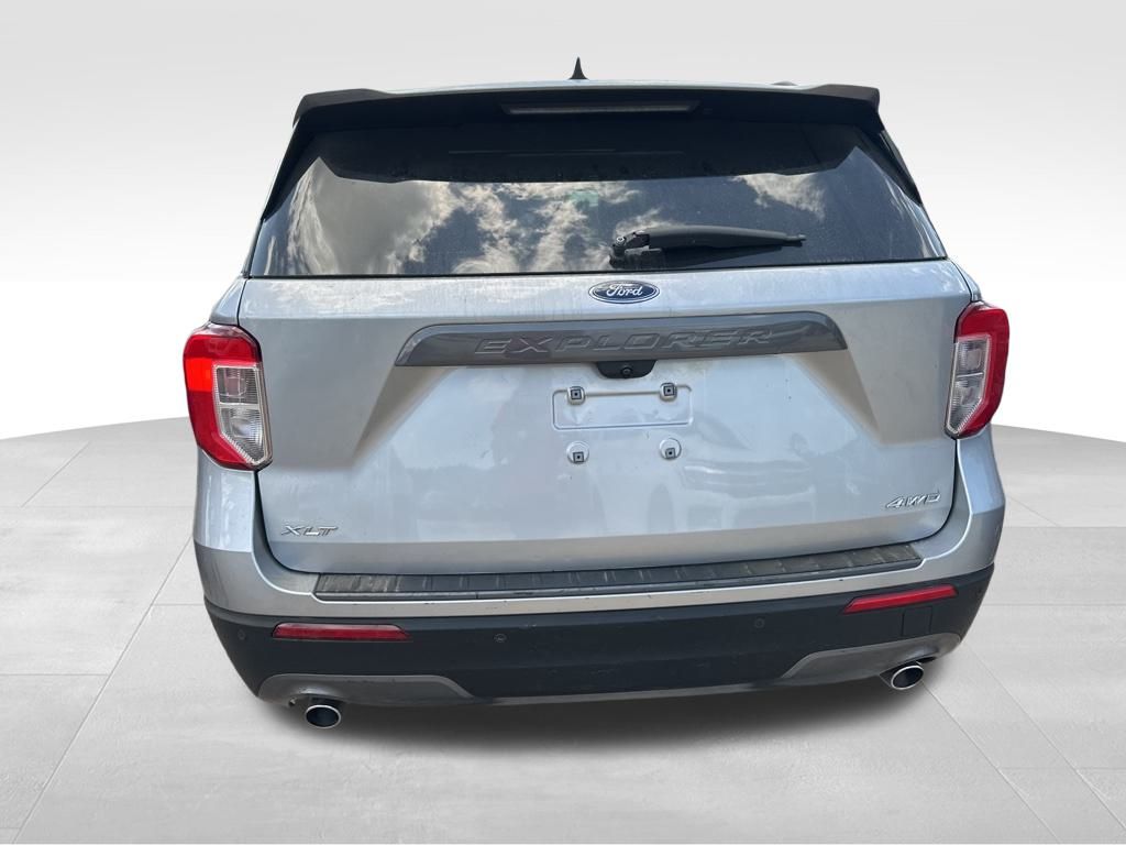 2021 Iconic Silver Metallic Ford Explorer XLT 4X4 SUV