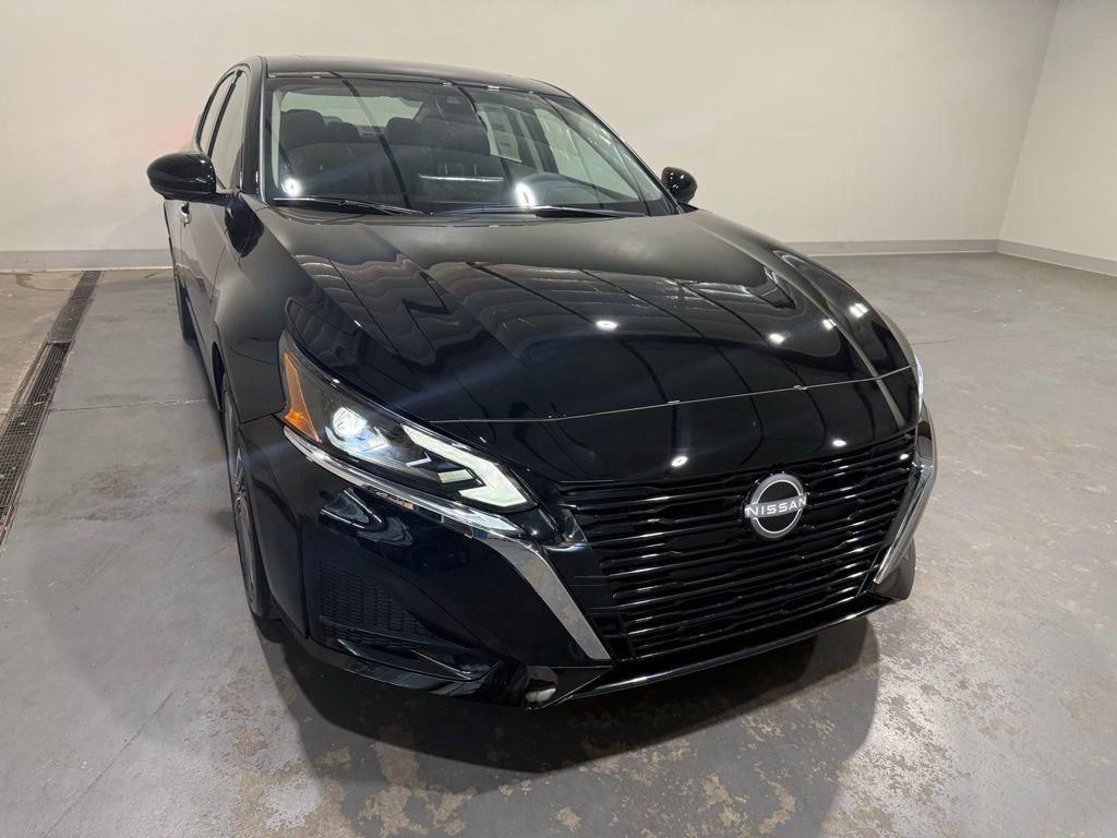 Super Black Clearcoat 2025 Nissan Altima 2.5 SL FWD Sedan Front-Wheel Drive Continuously Variable Transmission