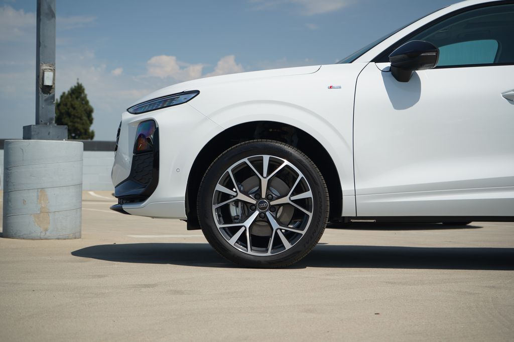 Thumbnail: 2026 Audi Q3 - 3