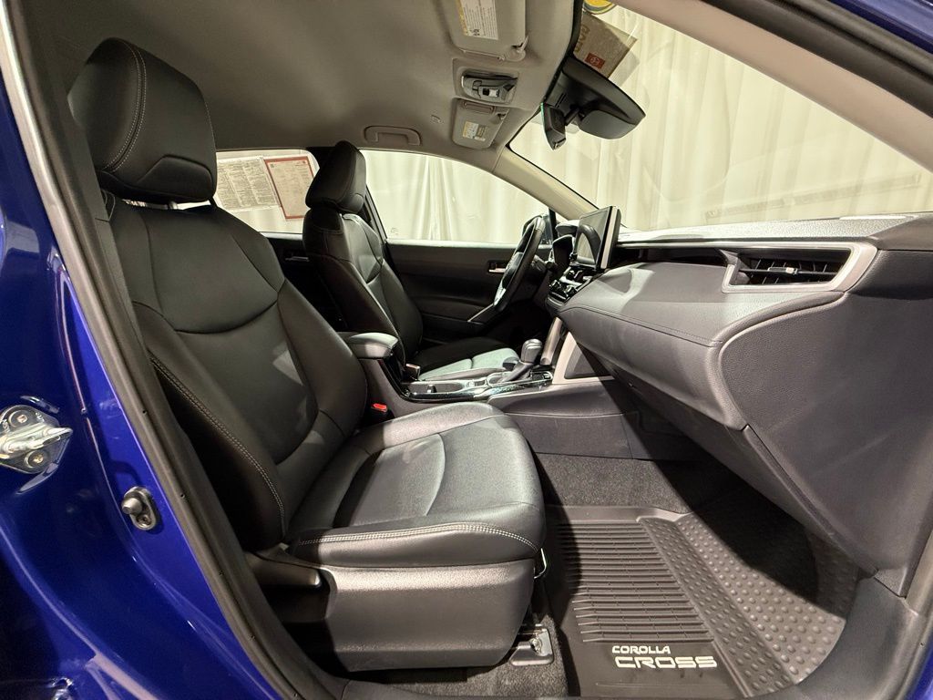 Thumbnail: 2025 Toyota Corolla Cross - 21