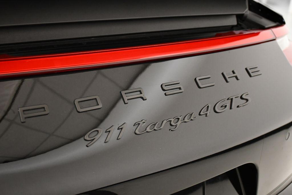 Thumbnail: 2018 Porsche 911 - 19