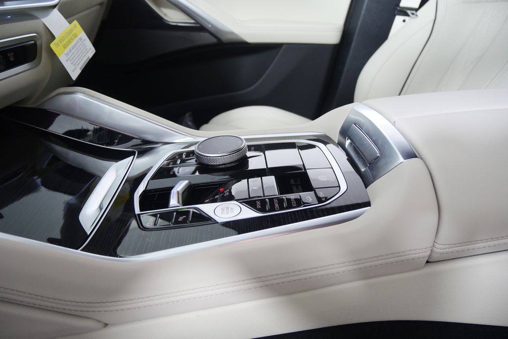 Thumbnail: 2026 BMW X6 - 21