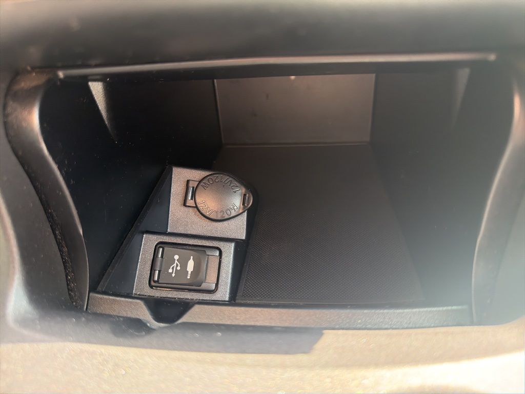 Thumbnail: 2016 Toyota Camry - 31