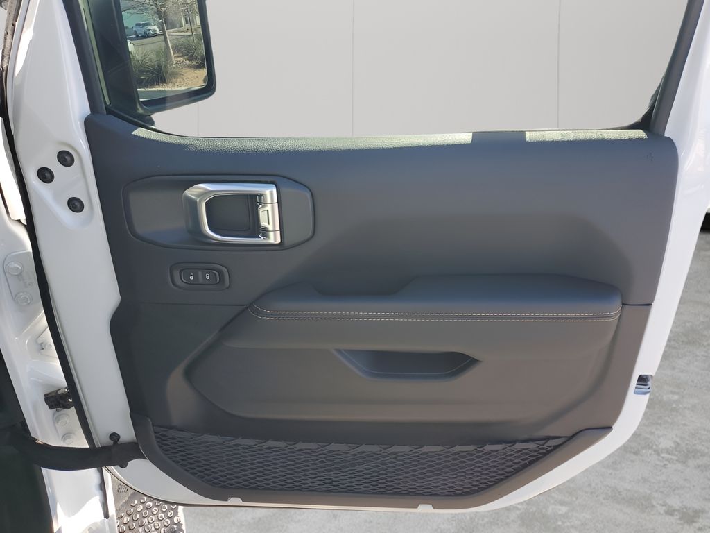 New 2026 White/off-white Jeep Sahara image 13