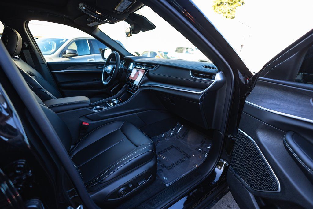 2025 Jeep Grand Cherokee Limited thumbnail 26