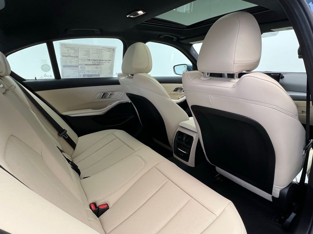 Thumbnail: 2026 BMW 3 Series - 8