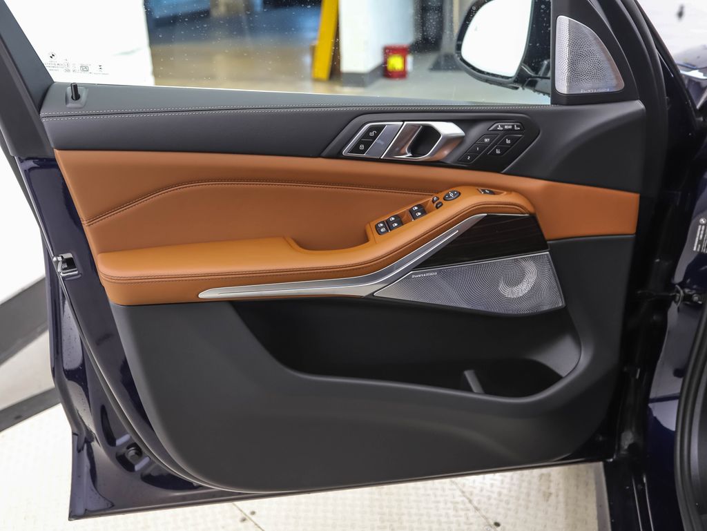 Thumbnail: 2026 BMW X7 - 9