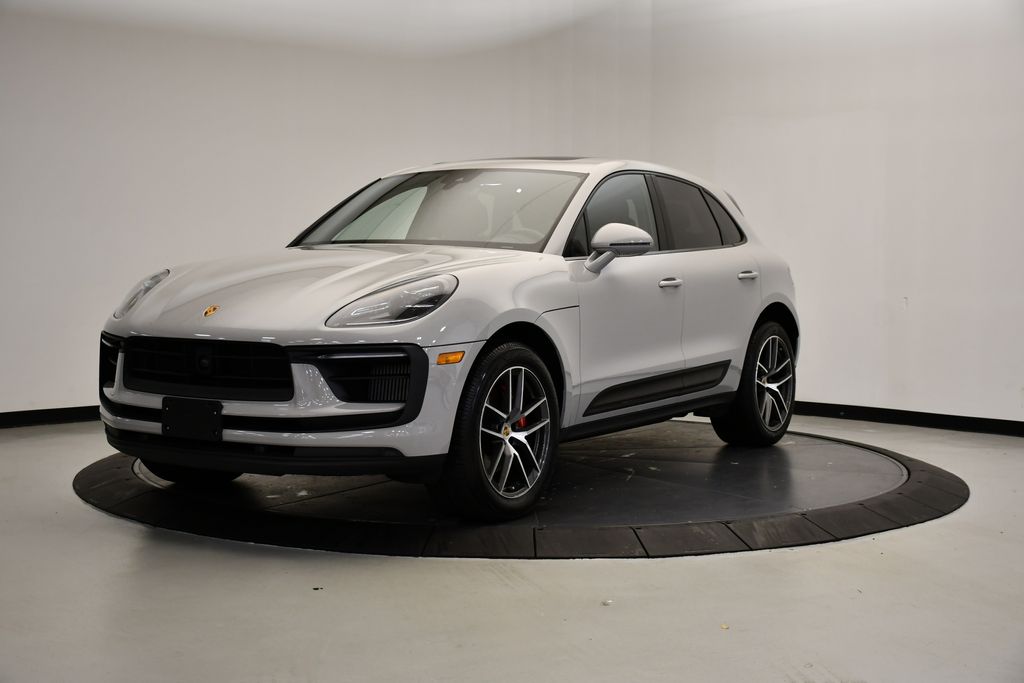 Thumbnail: 2024 Porsche Macan - 1