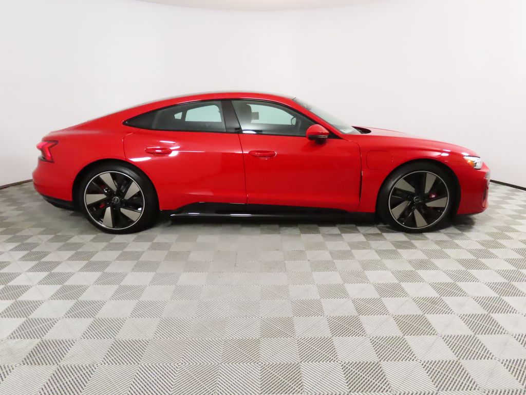 Thumbnail: 2025 Audi e-tron GT - 6