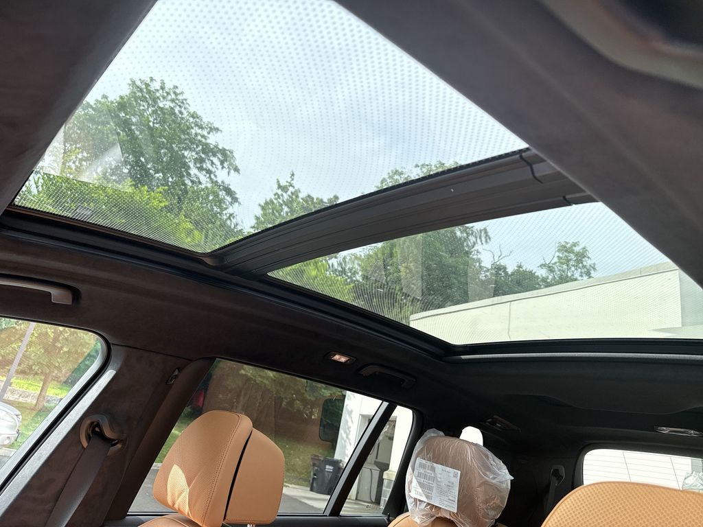 Thumbnail: 2027 BMW X7 - 22