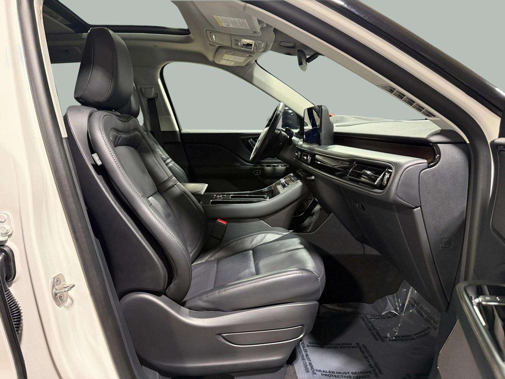 Certified Used 2025 Pristine White Metallic Tri-Coat Lincoln Reserve image 25