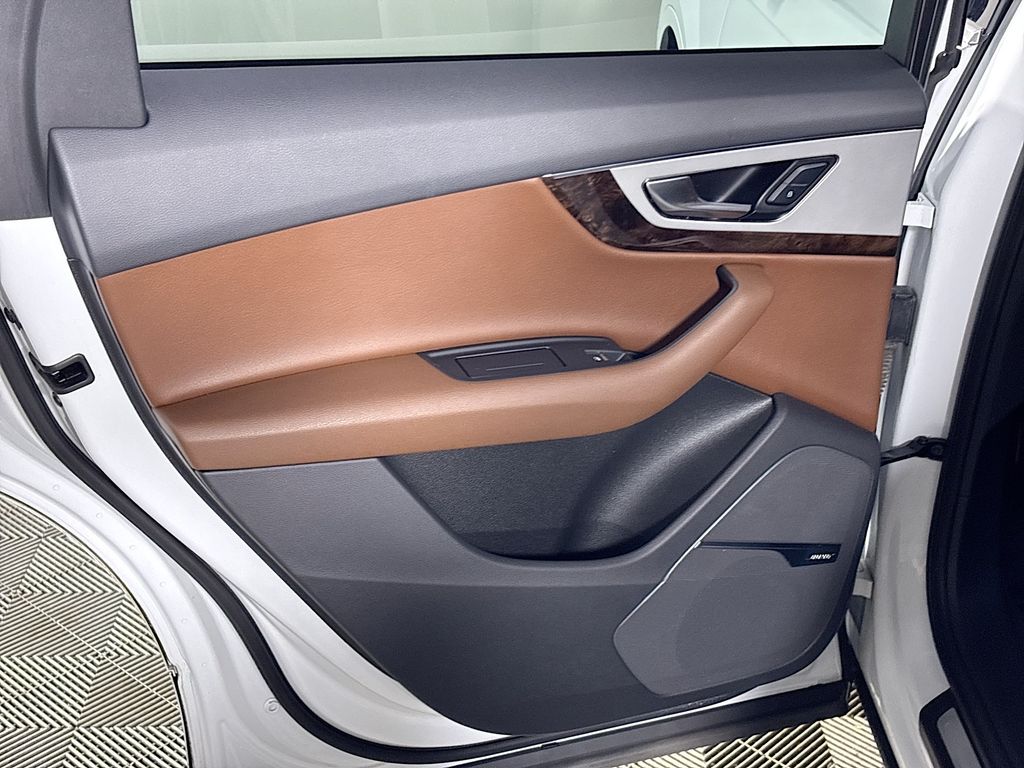 2019 Audi Q7 45 Premium Plus