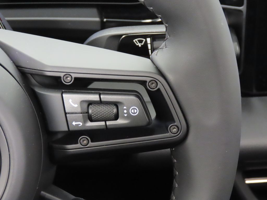 Thumbnail: 2026 Porsche Macan - 23