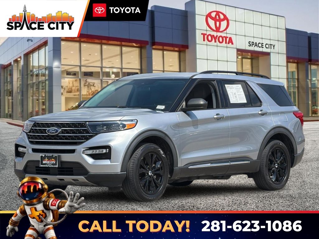 Silver Metallic 2022 Ford Explorer SUV / Crossover Rear-Wheel Drive Automatic