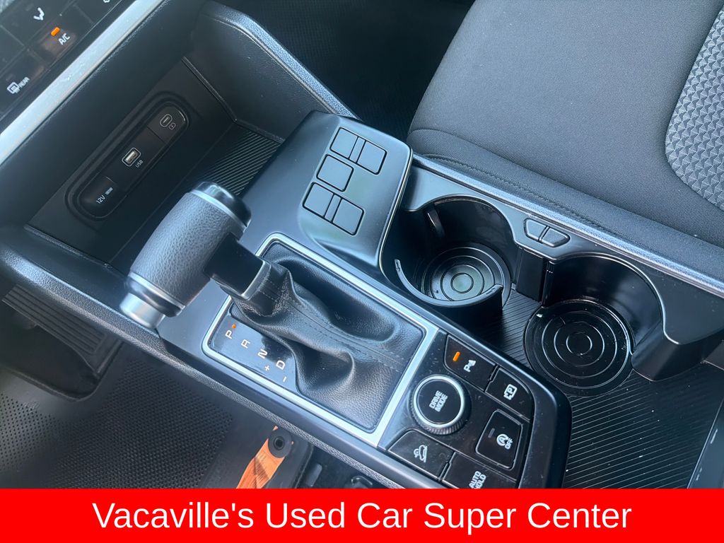 2025 Kia Sportage LX - Photo 22