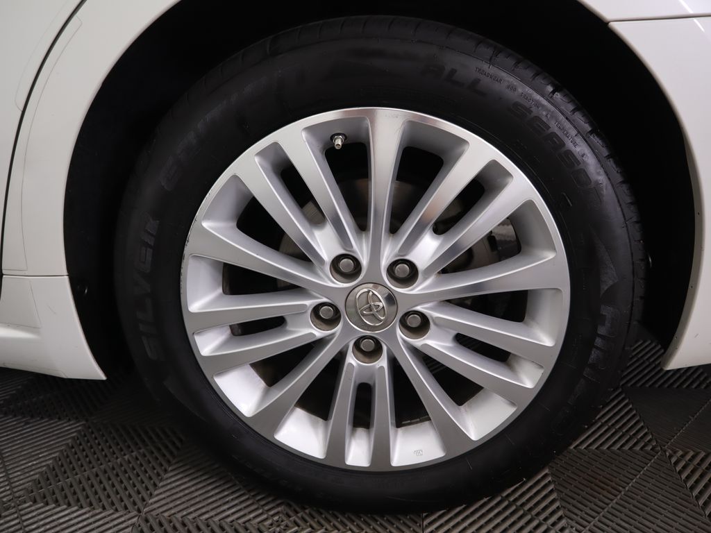 2014 Toyota Avalon XLE 31