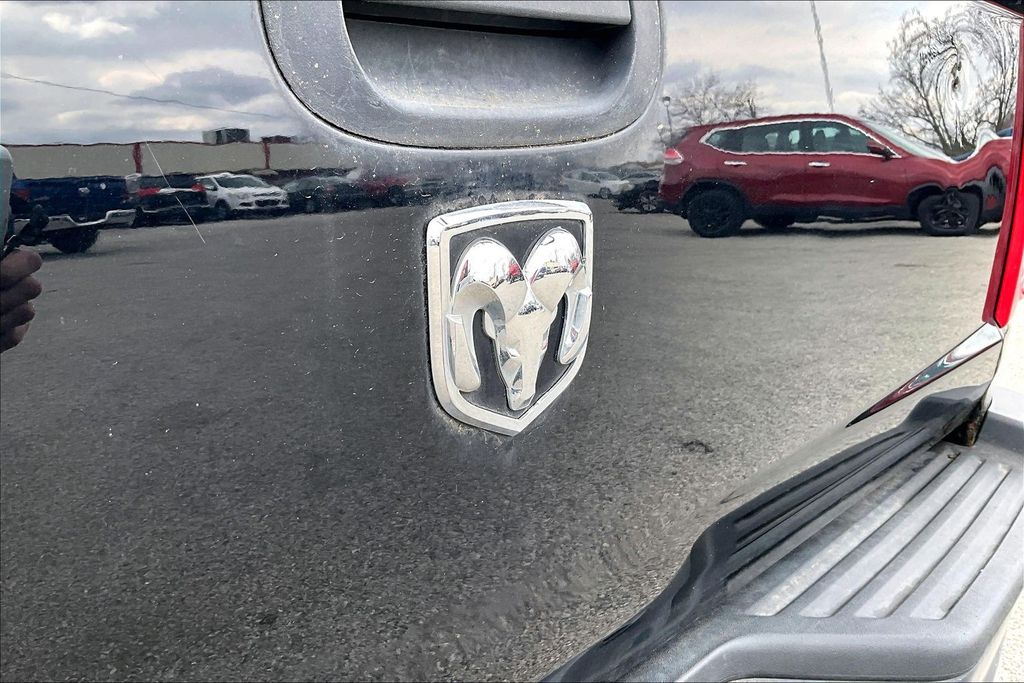 Used 2006 Black Dodge ST image 9