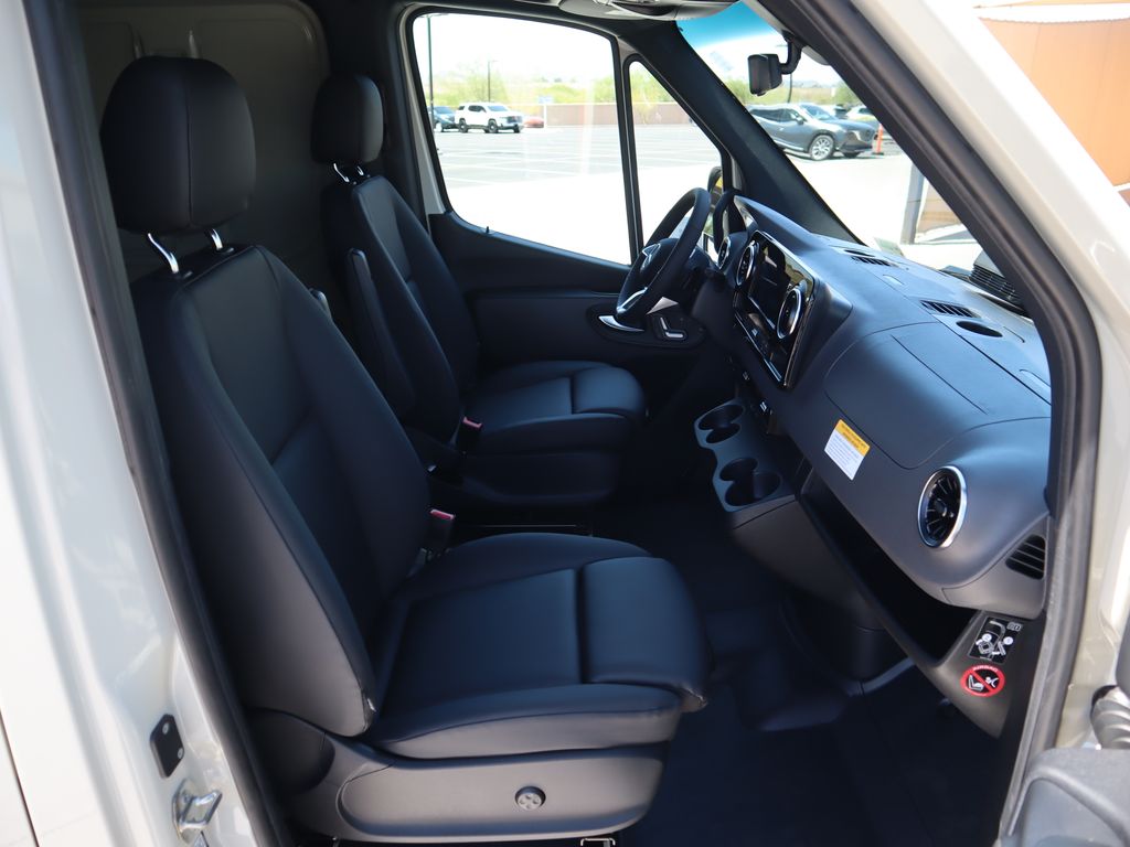 2025 Mercedes-Benz Sprinter 2500 22