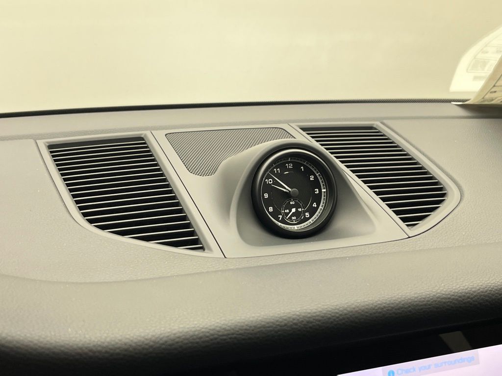 Thumbnail: 2026 Porsche Macan - 22