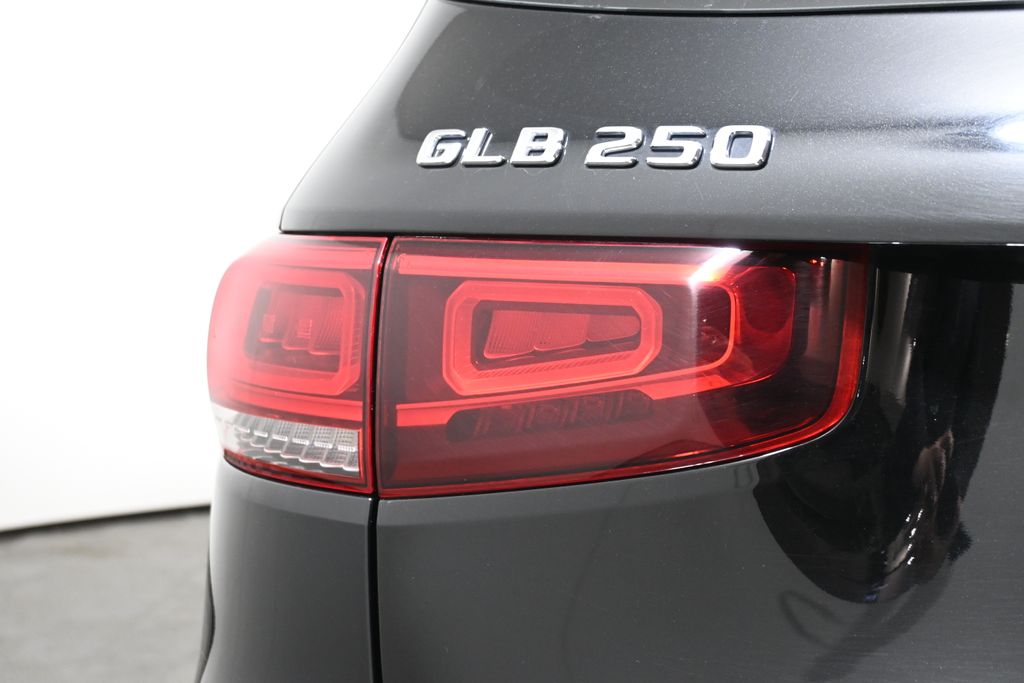 2021 Mercedes-Benz GLB 250 12