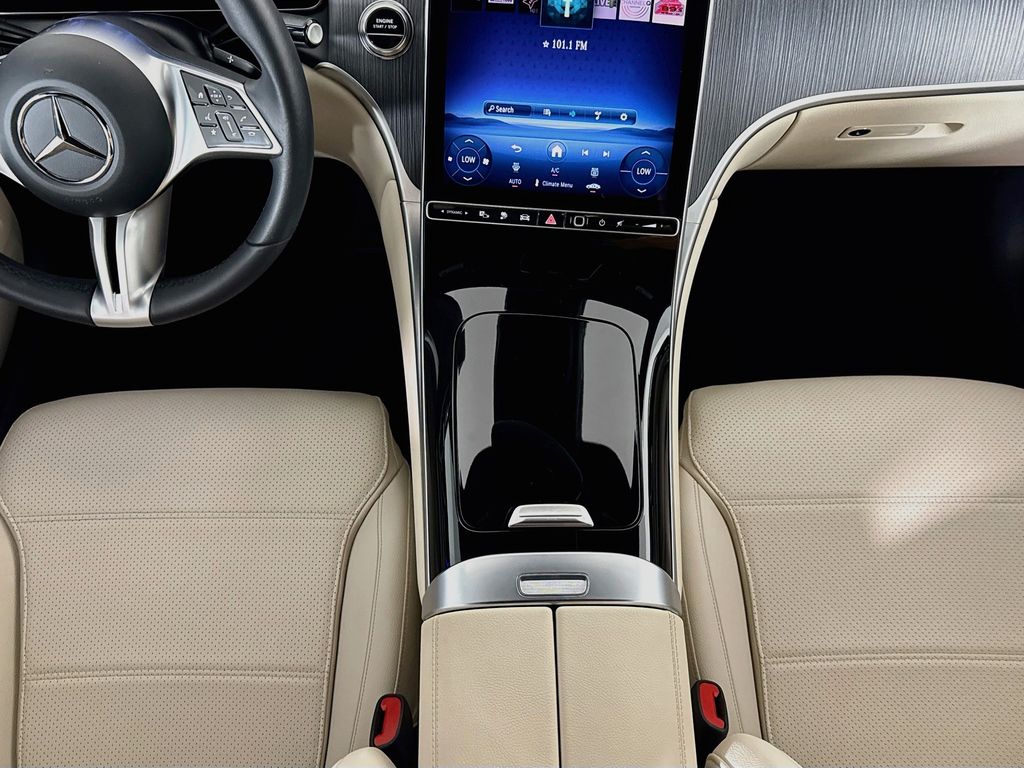 Thumbnail: 2025 Mercedes-Benz GLC - 16