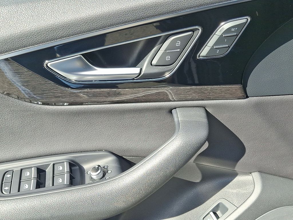 Thumbnail: 2017 Audi Q7 - 12