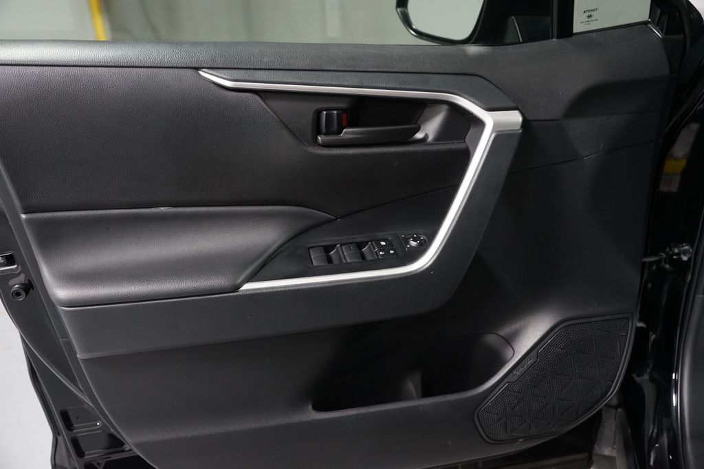 Thumbnail: 2025 Toyota RAV4 - 28