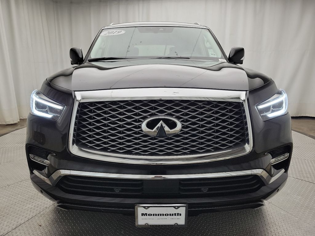 2019 INFINITI QX80 Luxe 2