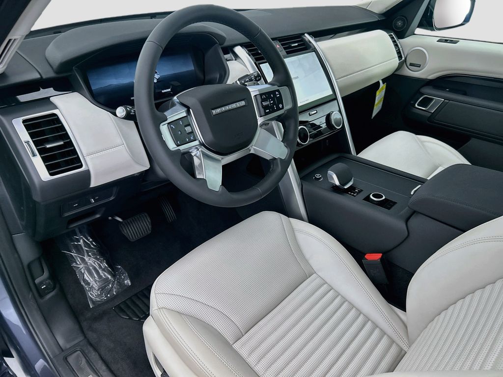 Thumbnail: 2026 Land Rover Discovery - 9