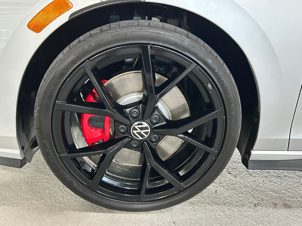 Used 2024 Reflex Silver Volkswagen SE image 28